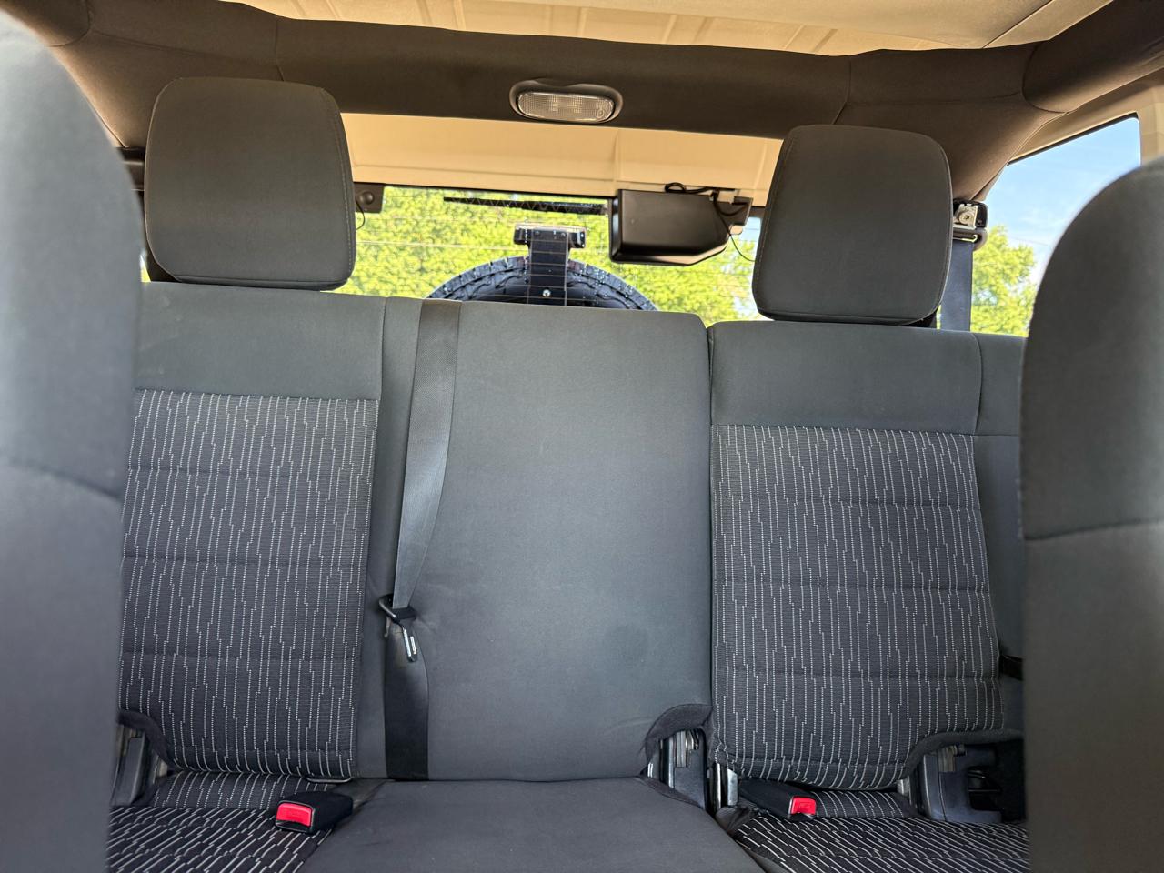 Jeep Wrangler Unlimited 4WD 4dr Sahara 2011