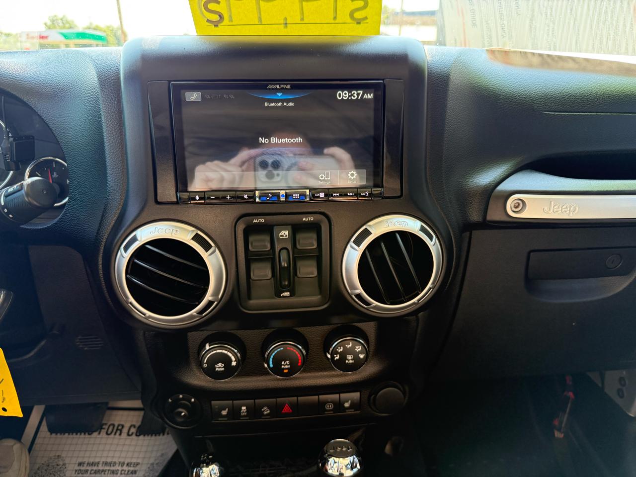 Jeep Wrangler Unlimited 4WD 4dr Sahara 2011