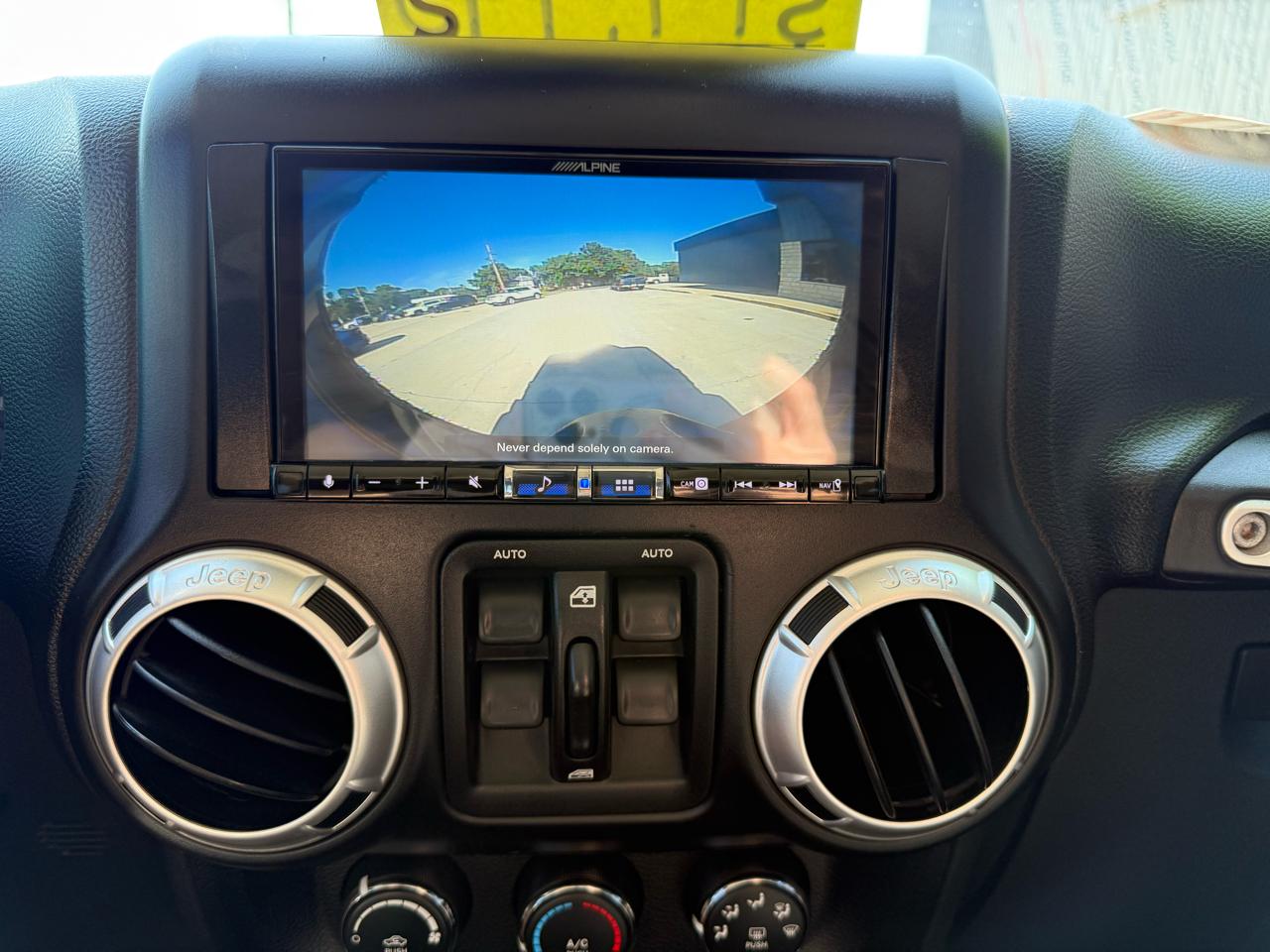 Jeep Wrangler Unlimited 4WD 4dr Sahara 2011