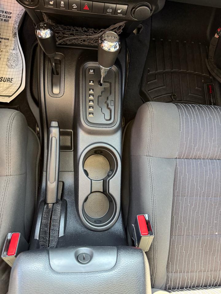 Jeep Wrangler Unlimited 4WD 4dr Sahara 2011