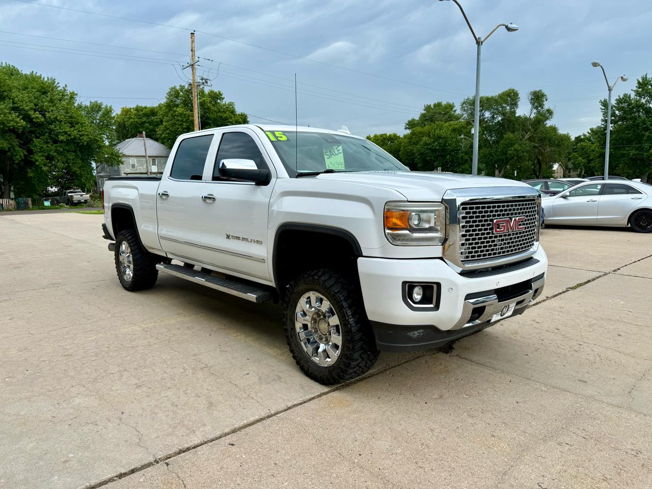 GMC Sierra 2500HD available WiFi 4WD Crew Cab 153.7" Denali 2015