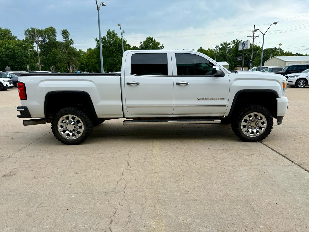 GMC Sierra 2500HD available WiFi 4WD Crew Cab 153.7" Denali 2015