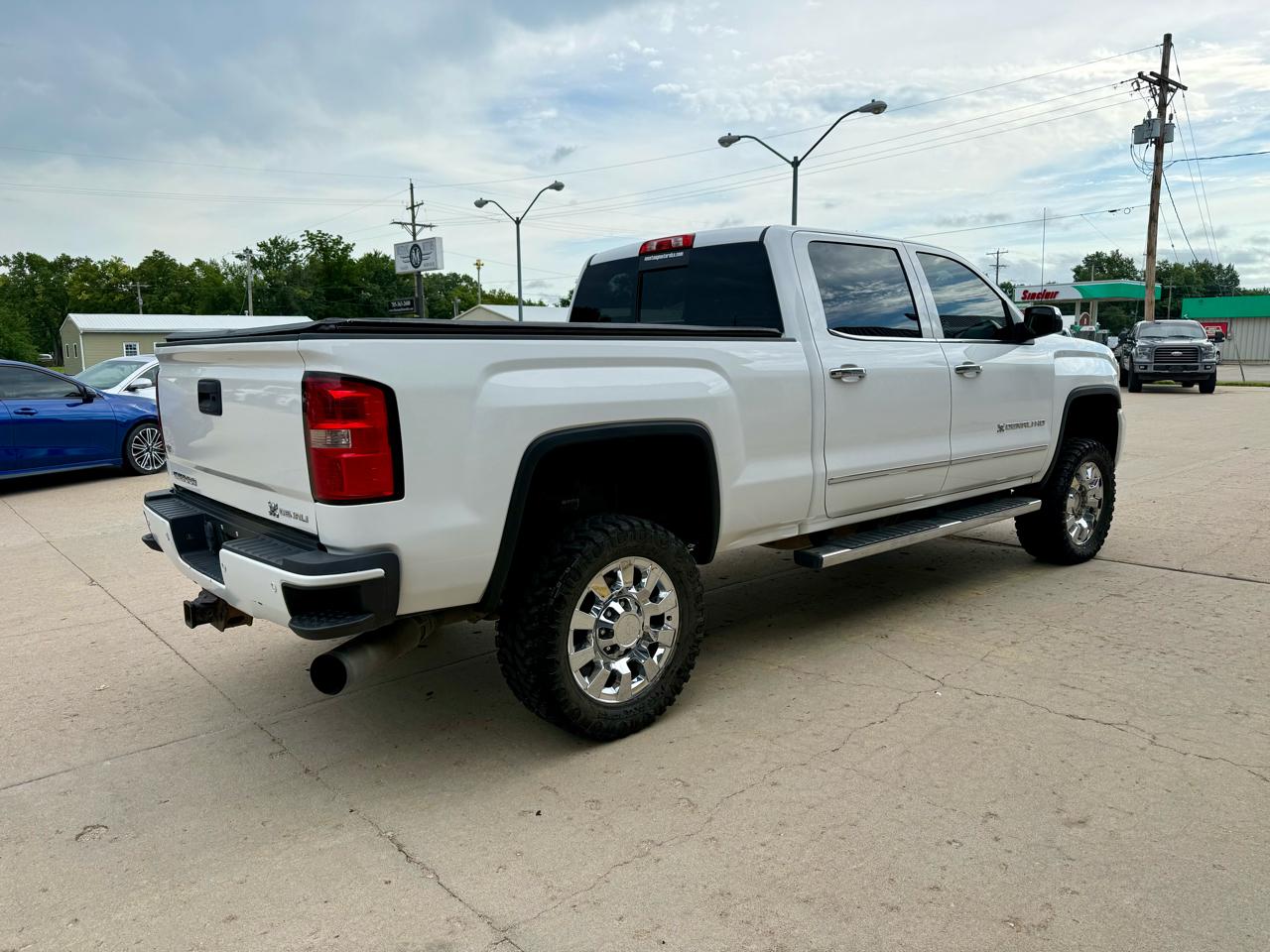 GMC Sierra 2500HD available WiFi 4WD Crew Cab 153.7" Denali 2015