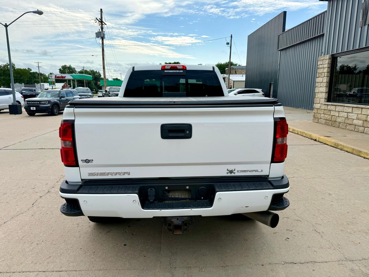 GMC Sierra 2500HD available WiFi 4WD Crew Cab 153.7" Denali 2015