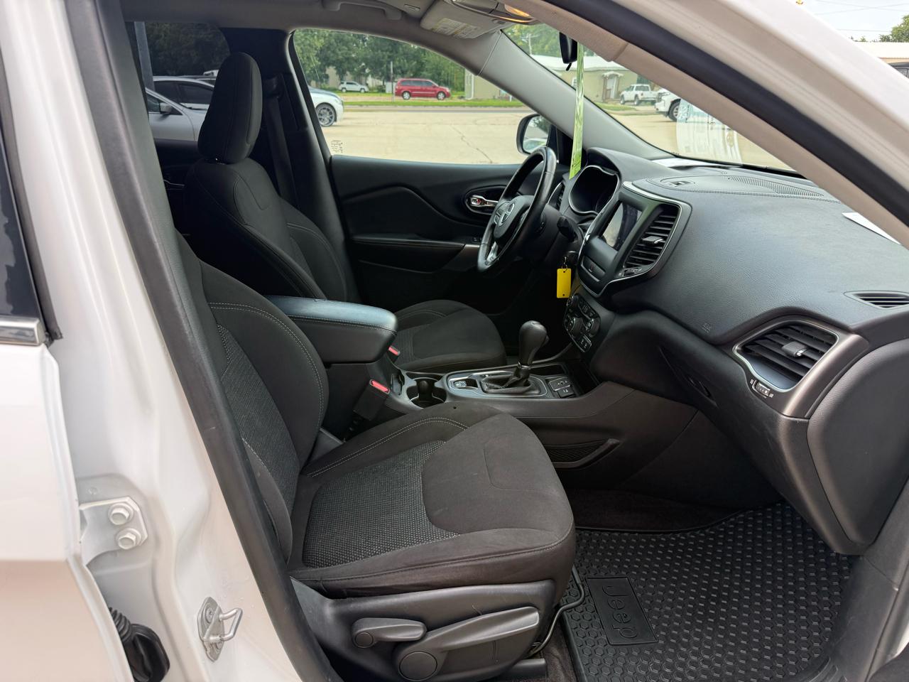 Jeep Cherokee Latitude FWD 2019