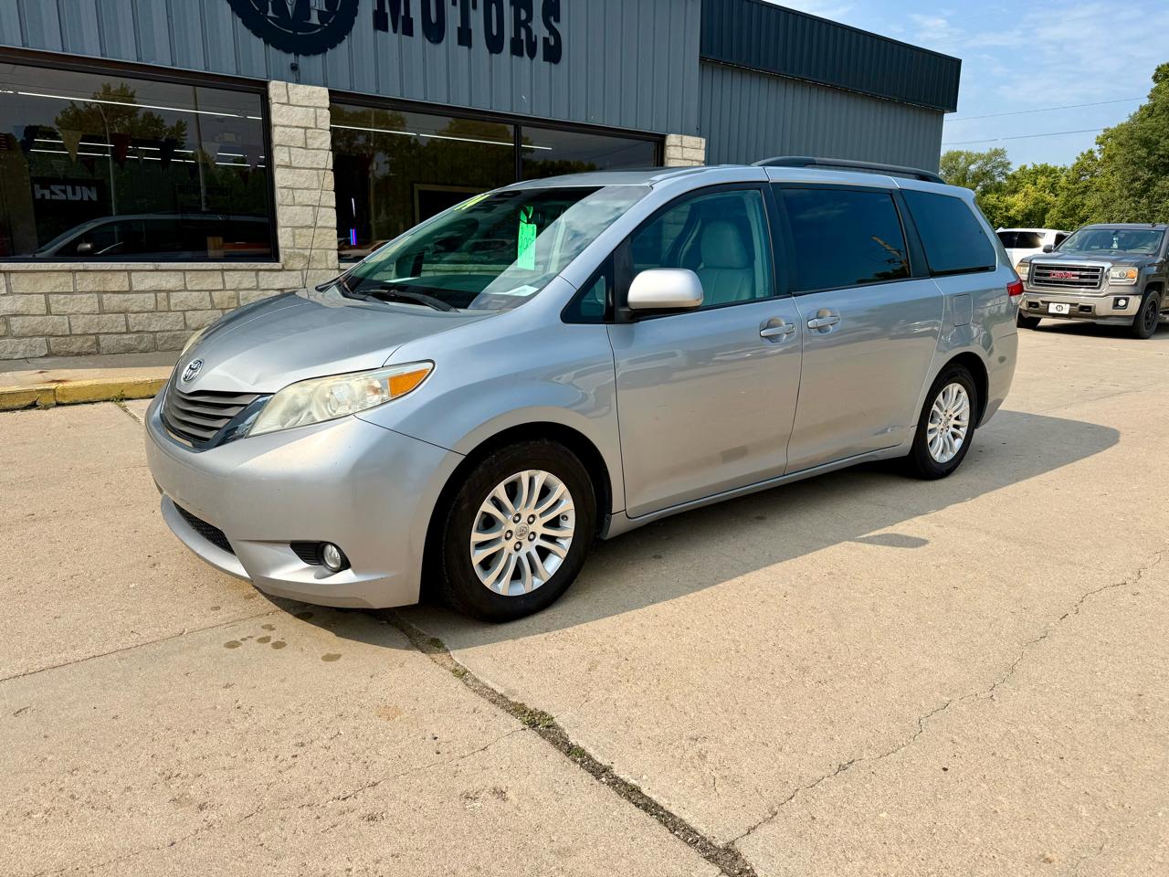Toyota Sienna 5dr 7-Pass Van V6 XLE FWD (Natl) 2014