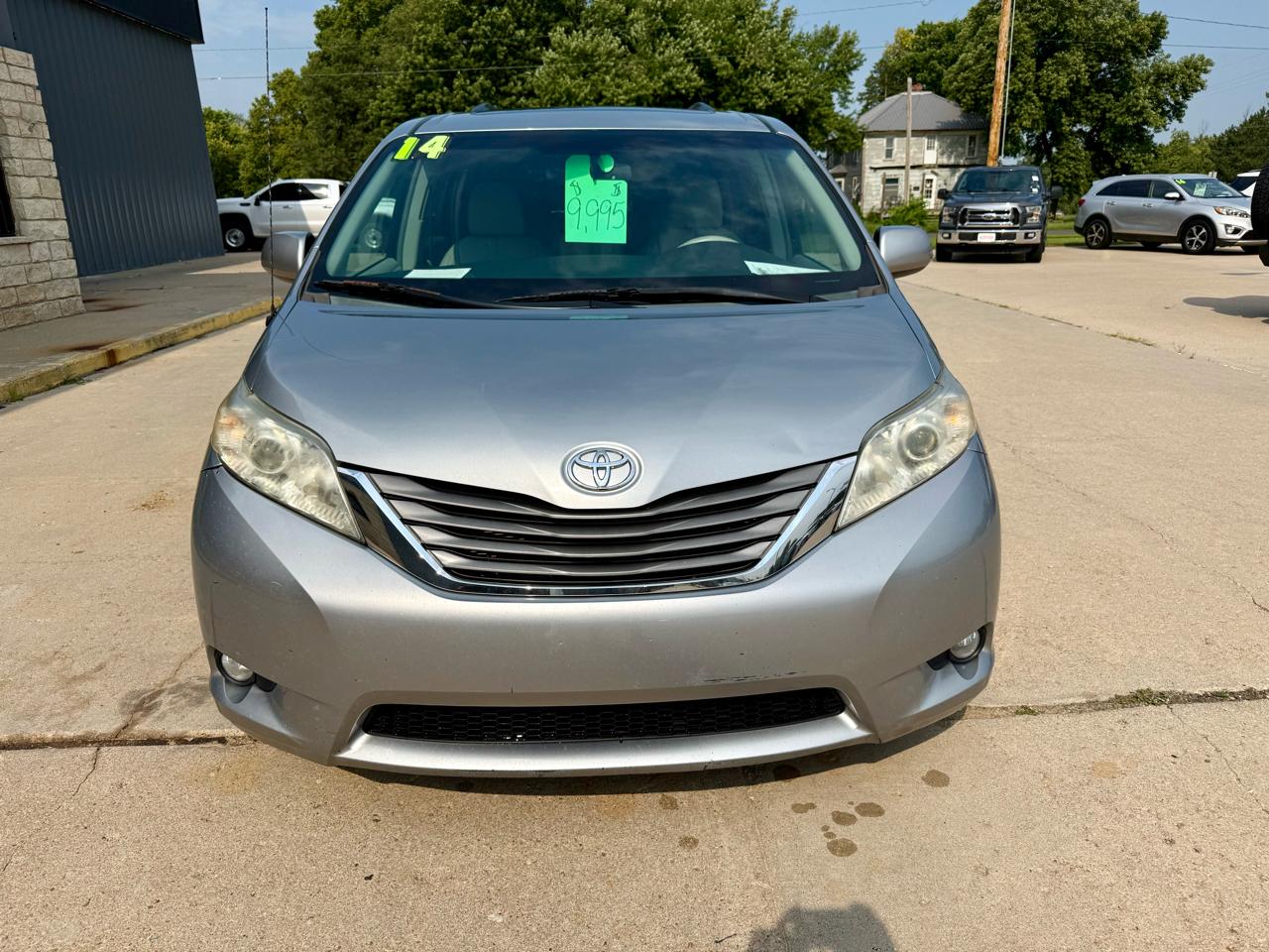 Toyota Sienna 5dr 7-Pass Van V6 XLE FWD (Natl) 2014