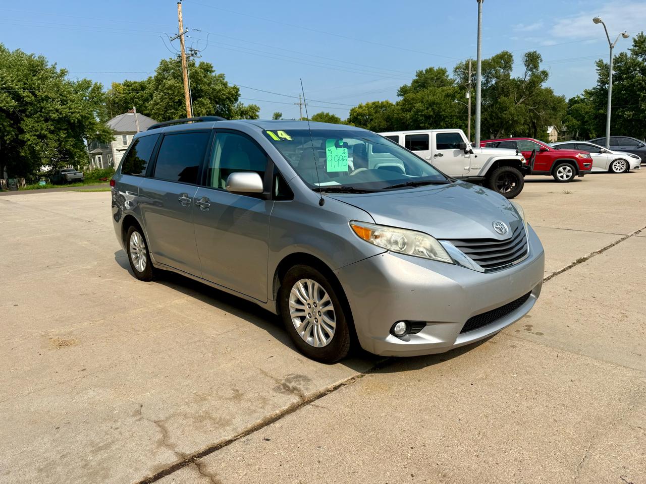 Toyota Sienna 5dr 7-Pass Van V6 XLE FWD (Natl) 2014