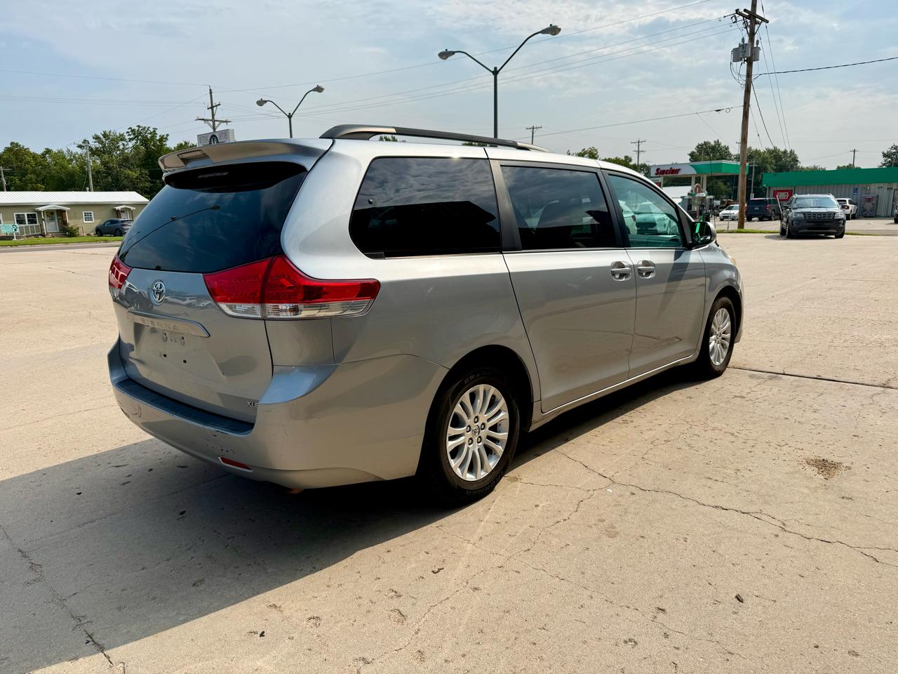 Toyota Sienna 5dr 7-Pass Van V6 XLE FWD (Natl) 2014