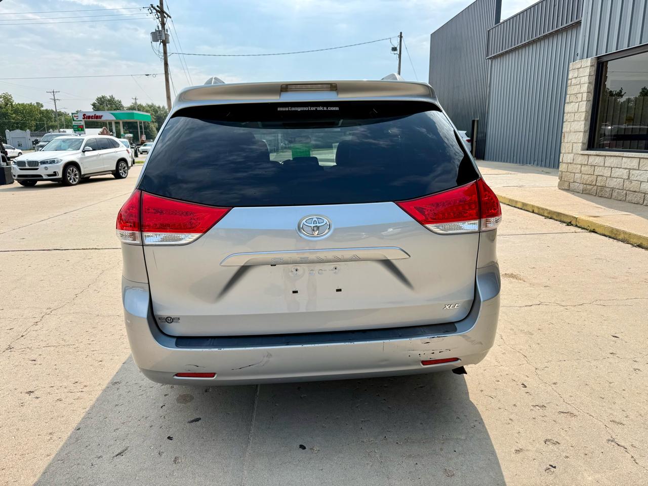Toyota Sienna 5dr 7-Pass Van V6 XLE FWD (Natl) 2014