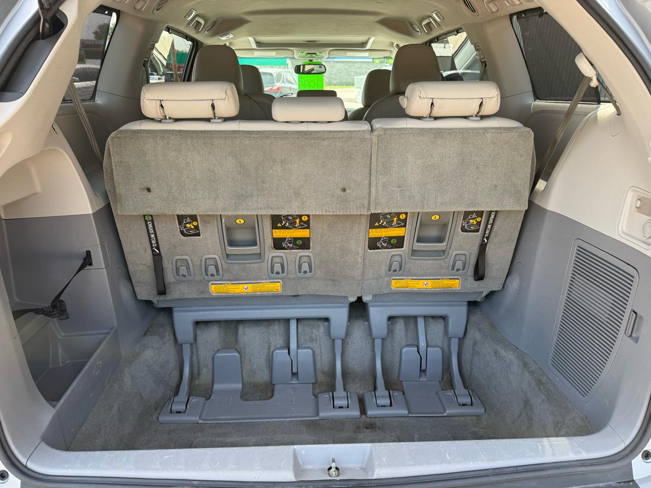 Toyota Sienna 5dr 7-Pass Van V6 XLE FWD (Natl) 2014