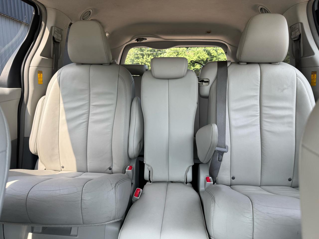 Toyota Sienna 5dr 7-Pass Van V6 XLE FWD (Natl) 2014