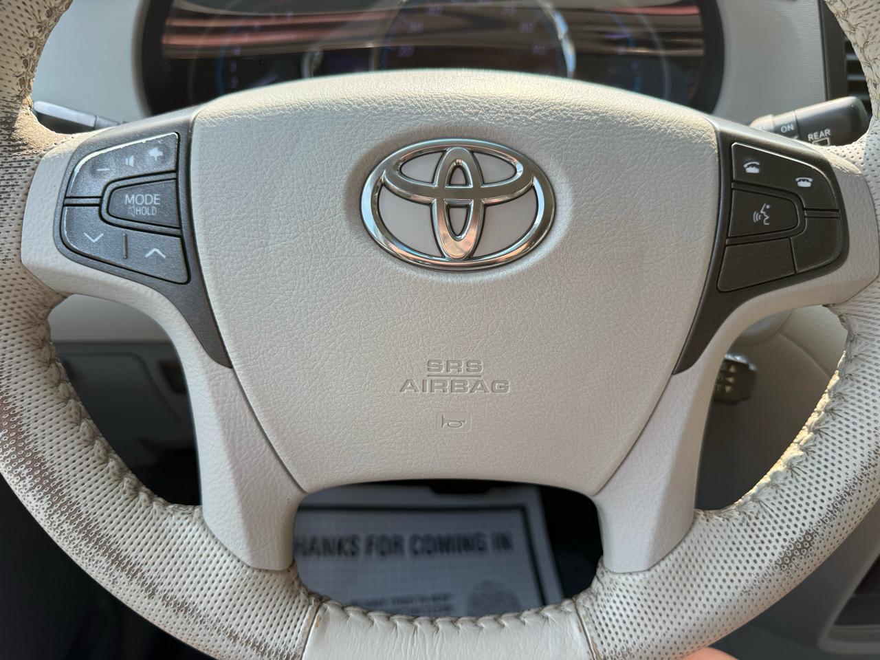 Toyota Sienna 5dr 7-Pass Van V6 XLE FWD (Natl) 2014