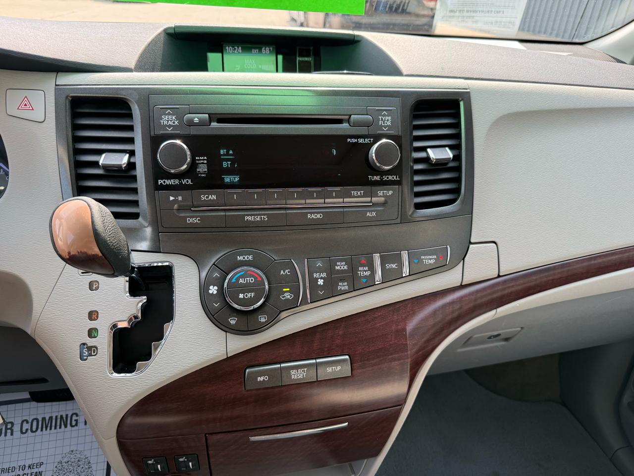 Toyota Sienna 5dr 7-Pass Van V6 XLE FWD (Natl) 2014