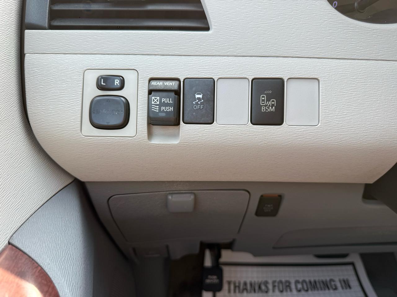 Toyota Sienna 5dr 7-Pass Van V6 XLE FWD (Natl) 2014