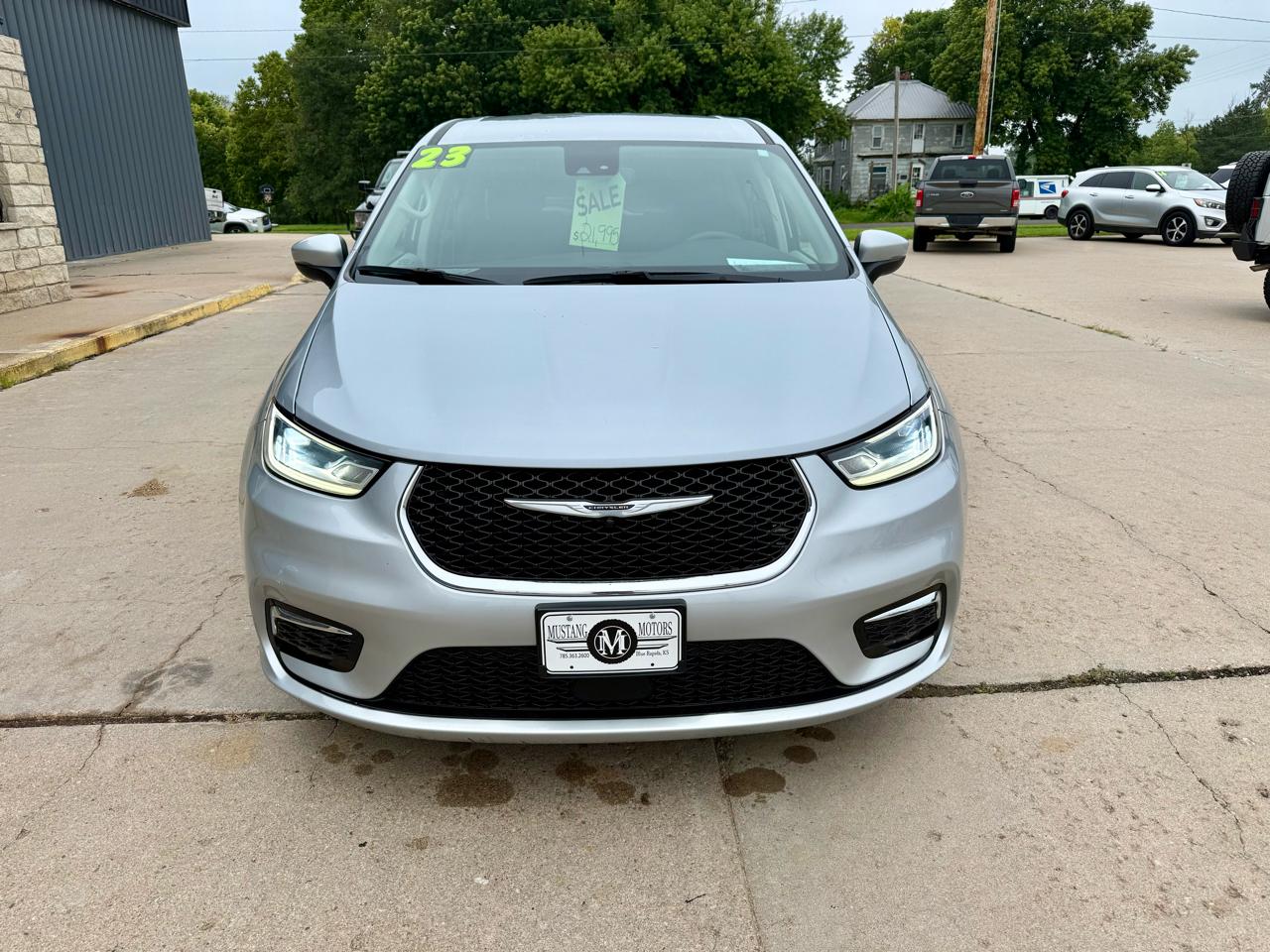 Chrysler Pacifica Touring L FWD 2023