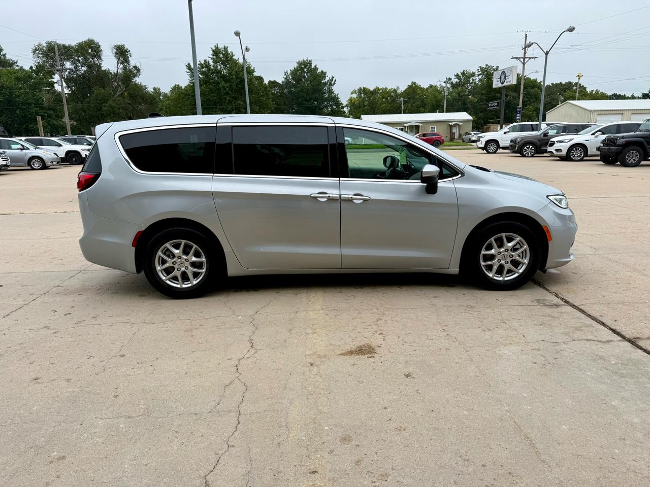 Chrysler Pacifica Touring L FWD 2023