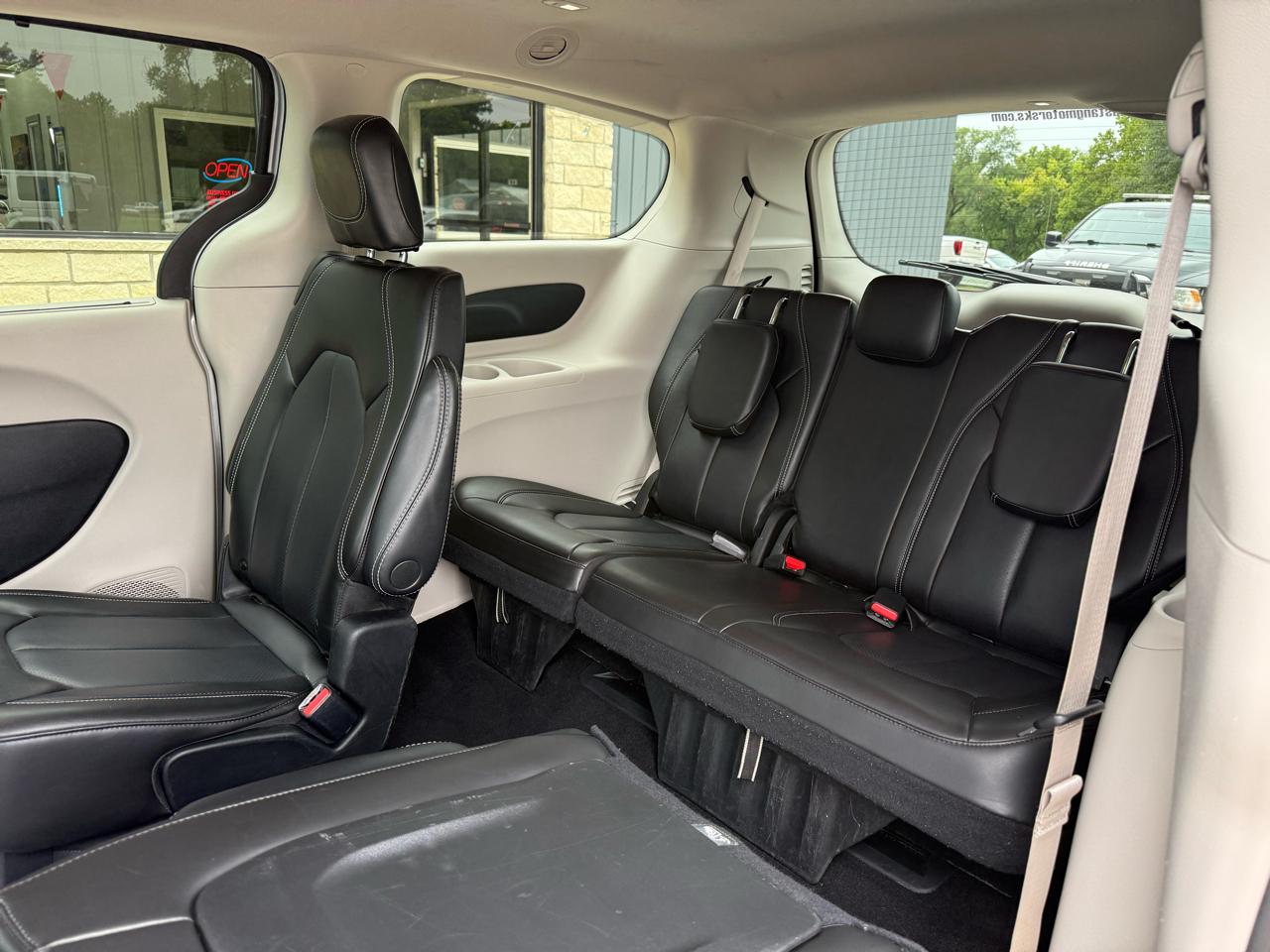 Chrysler Pacifica Touring L FWD 2023