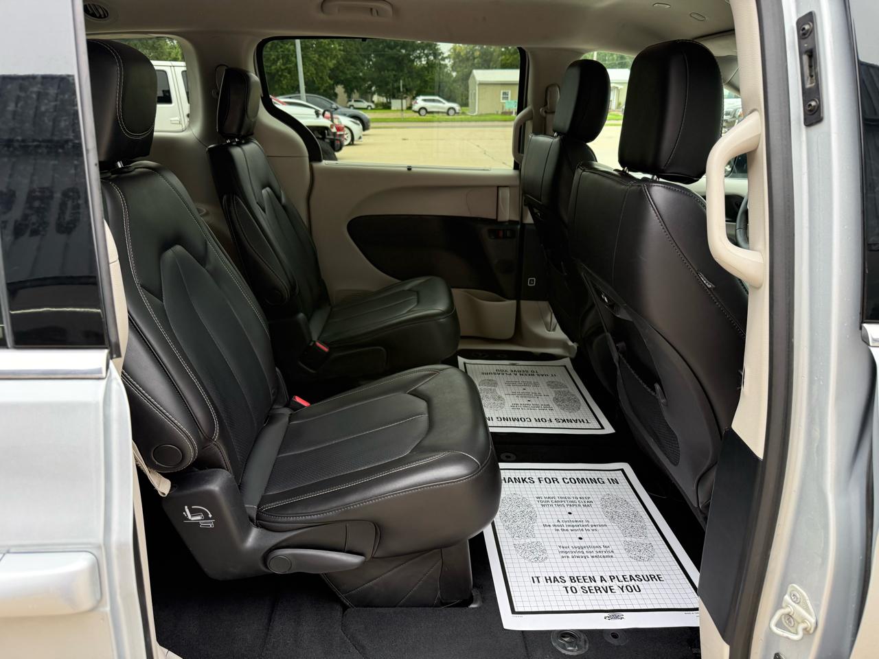 Chrysler Pacifica Touring L FWD 2023