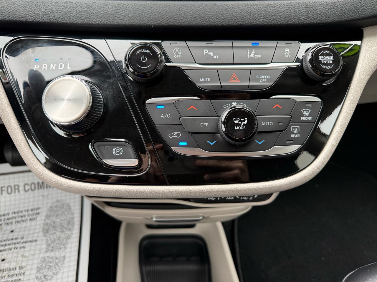 Chrysler Pacifica Touring L FWD 2023