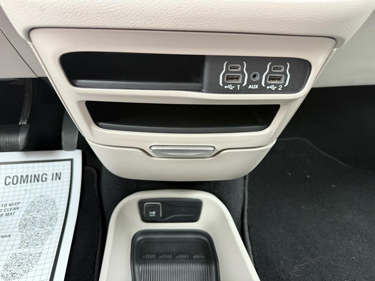 Chrysler Pacifica Touring L FWD 2023