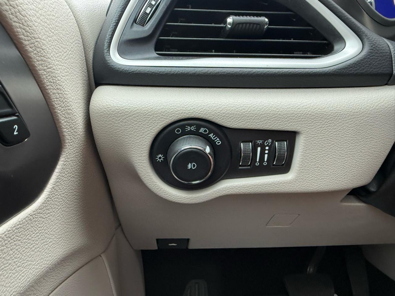 Chrysler Pacifica Touring L FWD 2023