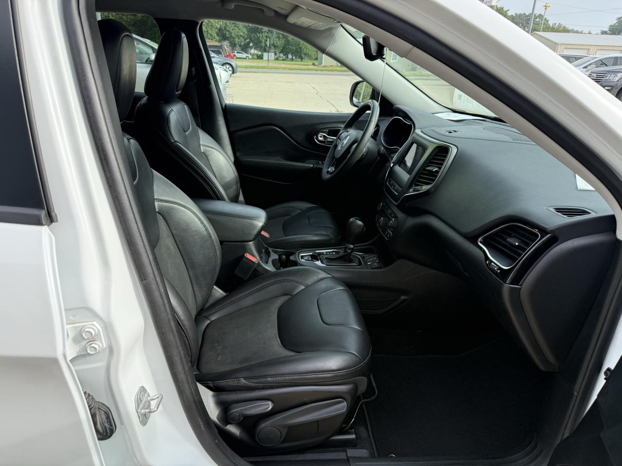 Jeep Cherokee Altitude FWD 2021