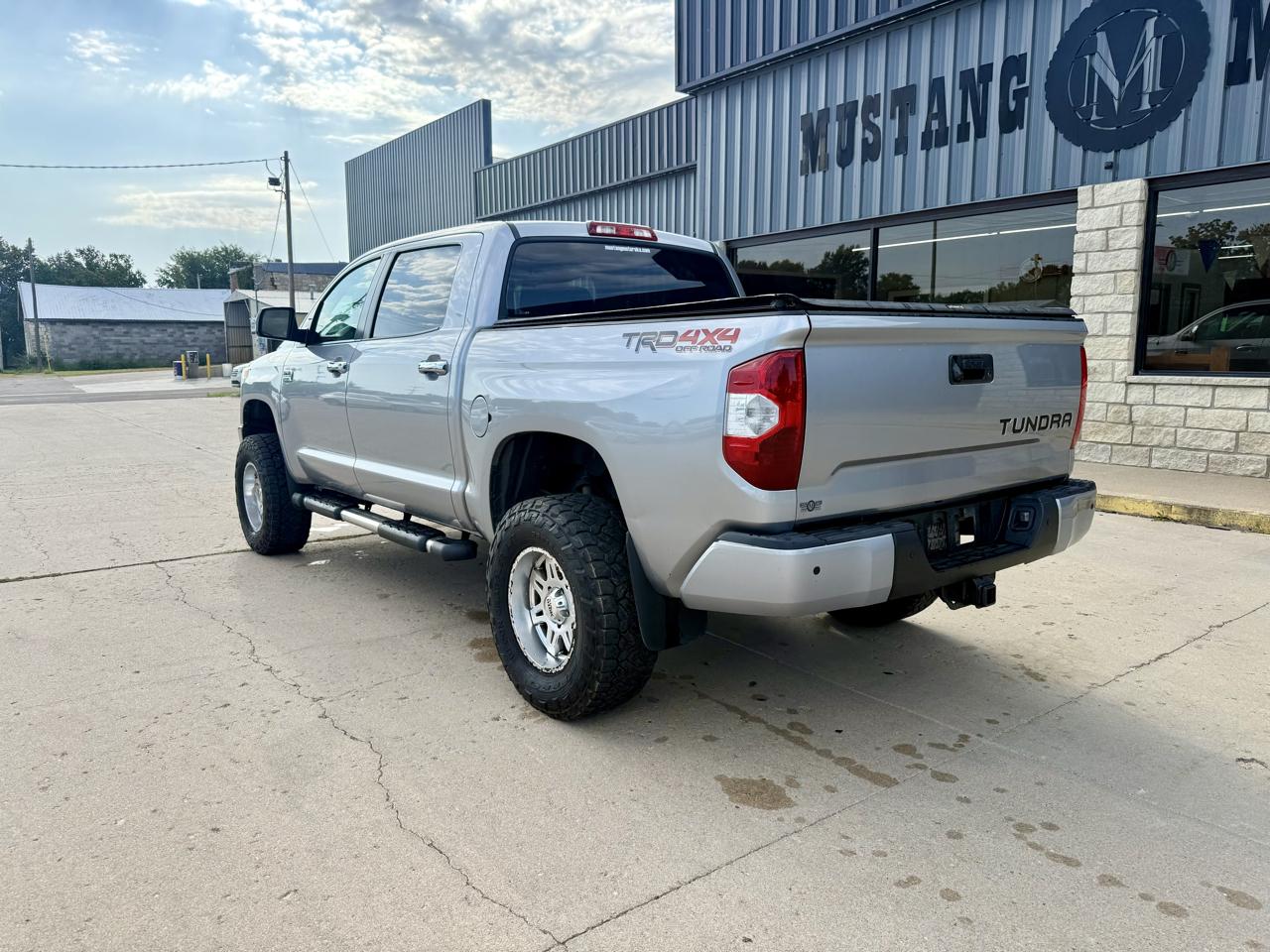 Toyota Tundra 4WD 1794 Edition CrewMax 5.5' Bed 5.7L FFV (Natl) 2017