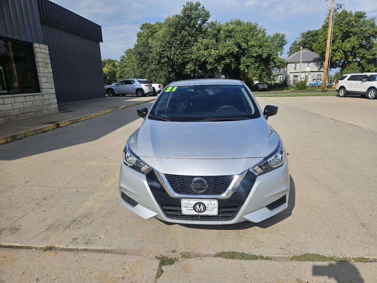 Nissan Versa S CVT 2021