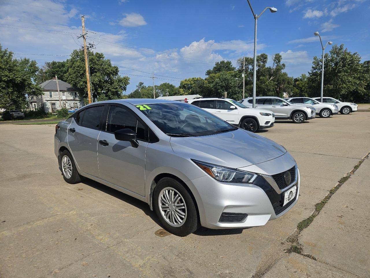 Nissan Versa S CVT 2021