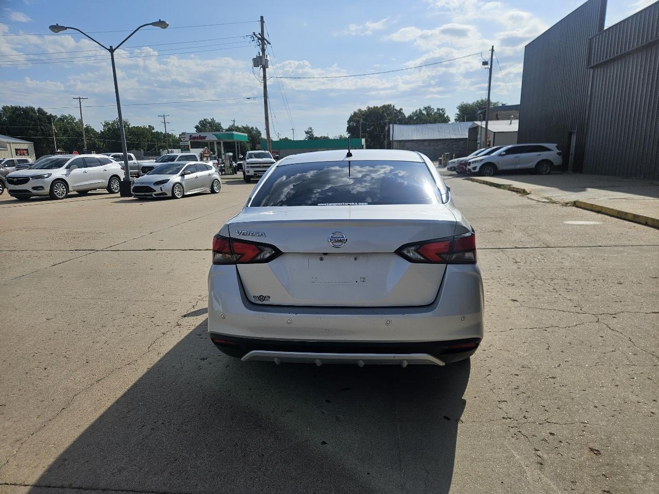 Nissan Versa S CVT 2021