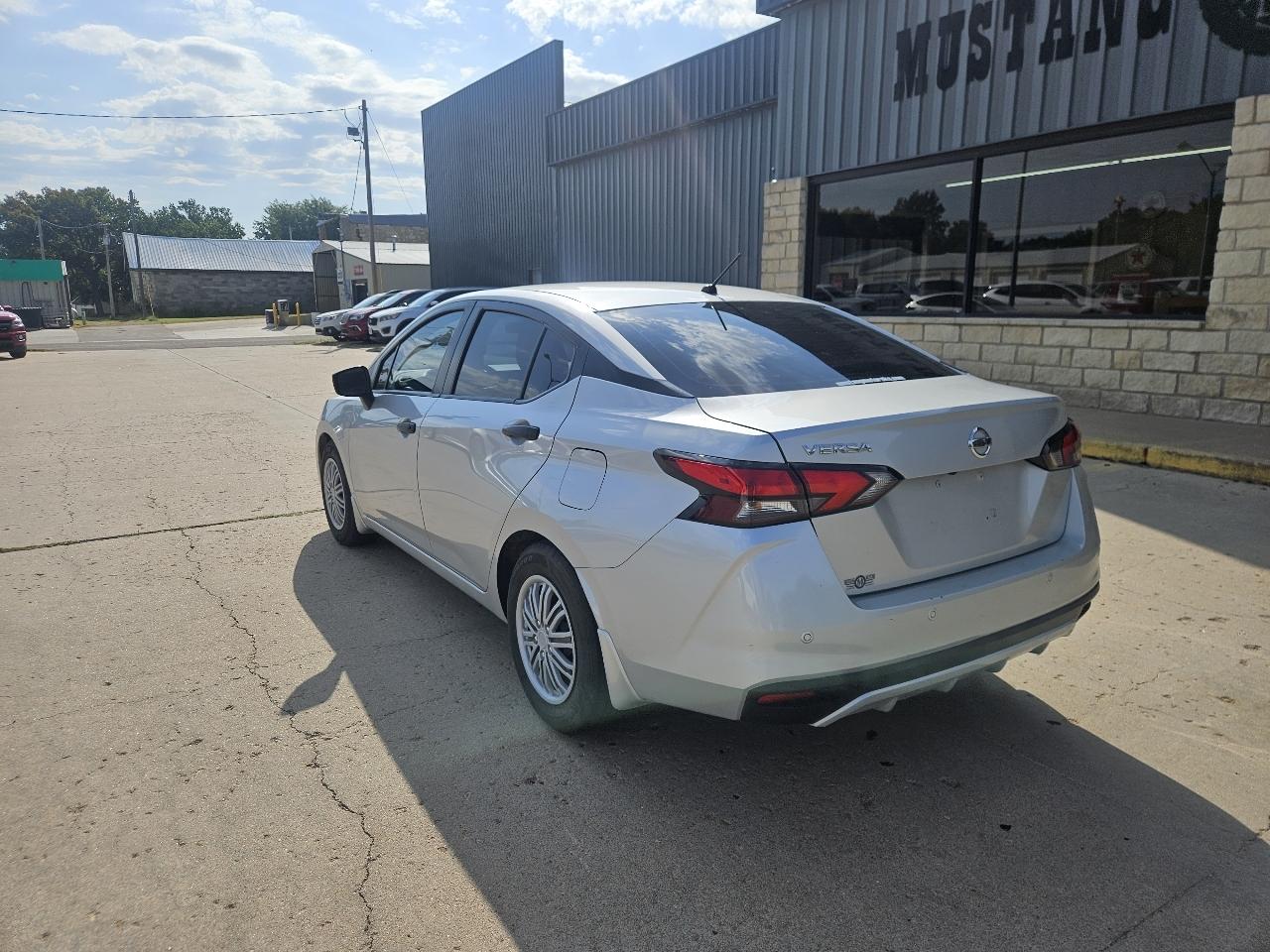 Nissan Versa S CVT 2021