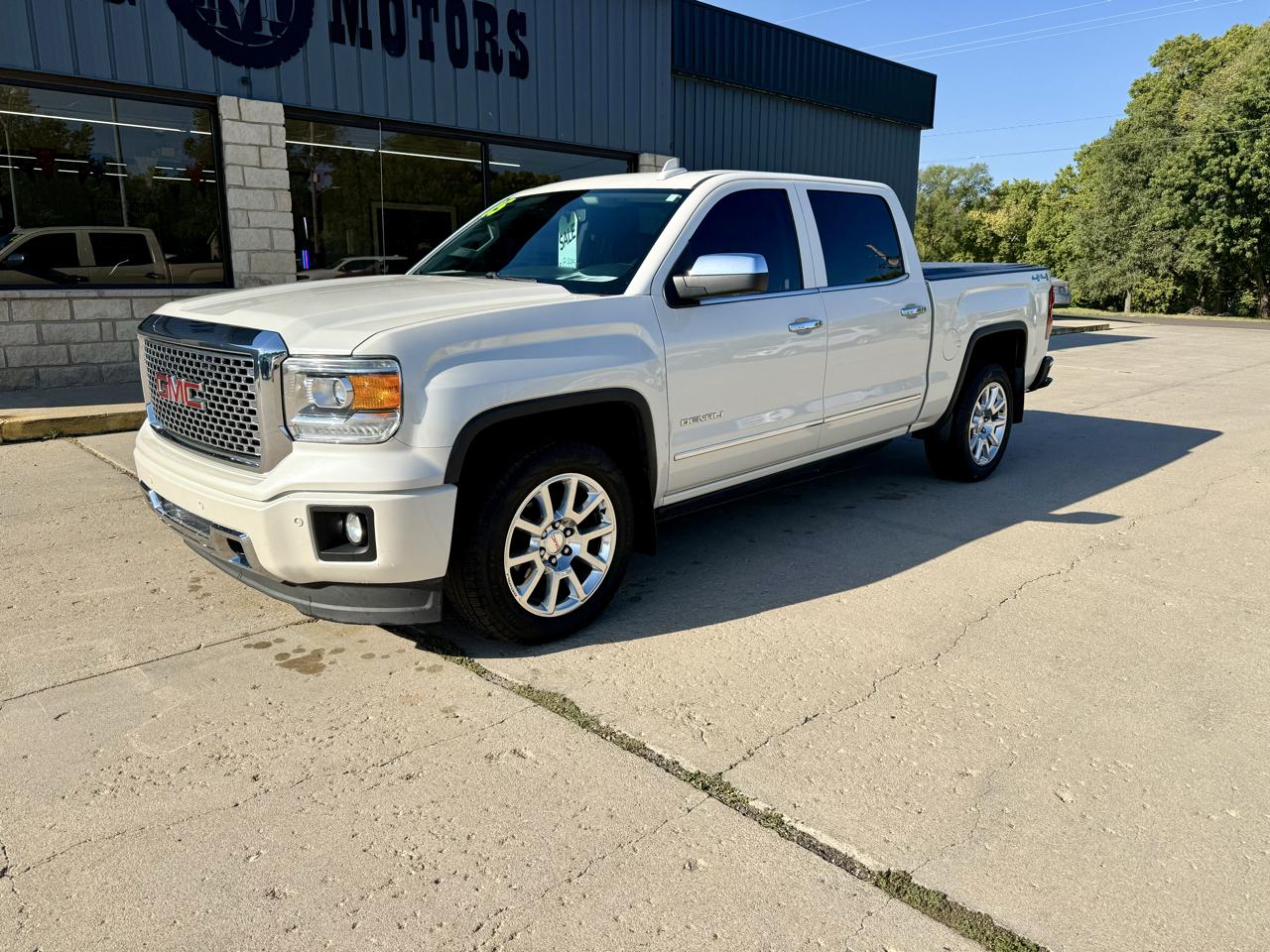 GMC Sierra 1500 4WD Crew Cab 143.5" Denali 2015