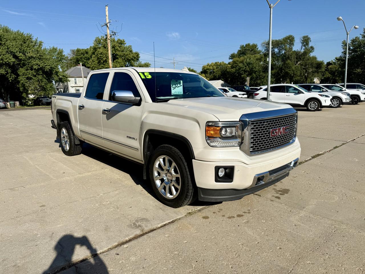 GMC Sierra 1500 4WD Crew Cab 143.5" Denali 2015