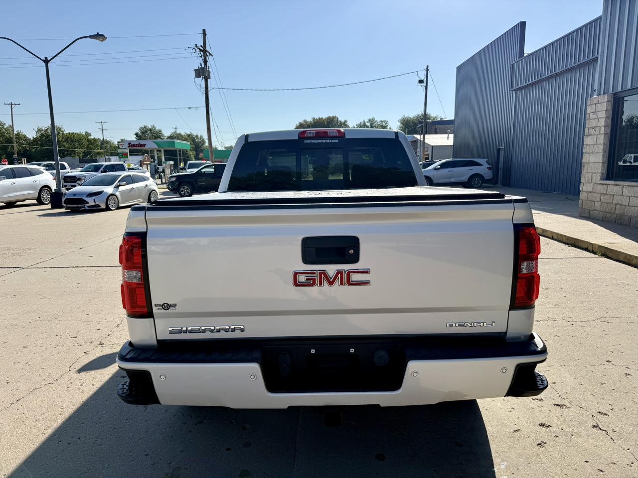 GMC Sierra 1500 4WD Crew Cab 143.5" Denali 2015