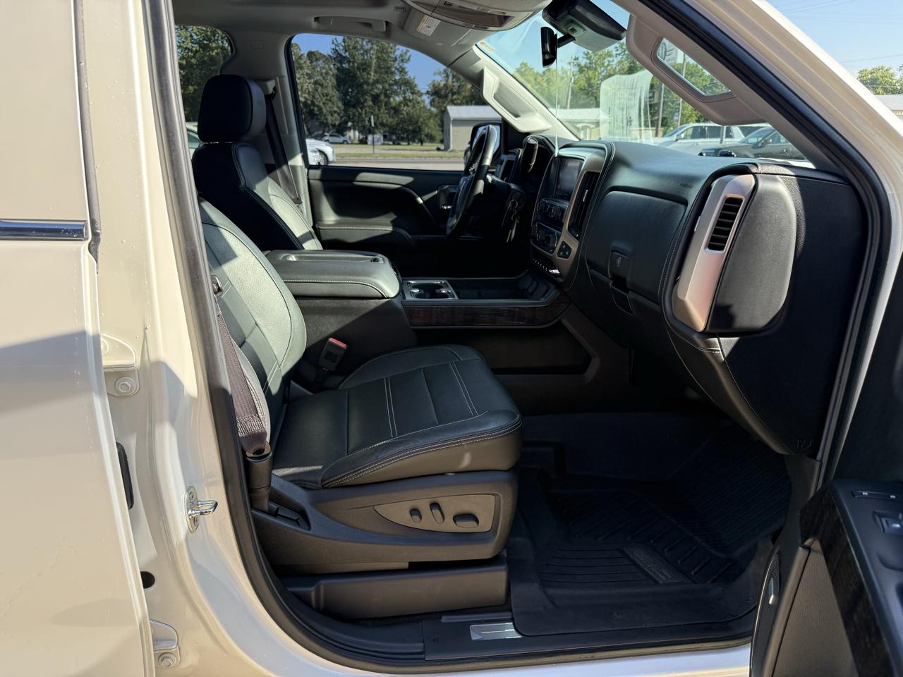 GMC Sierra 1500 4WD Crew Cab 143.5" Denali 2015
