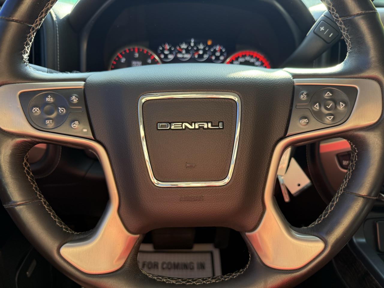 GMC Sierra 1500 4WD Crew Cab 143.5" Denali 2015