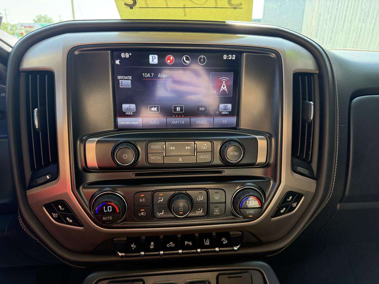 GMC Sierra 1500 4WD Crew Cab 143.5" Denali 2015