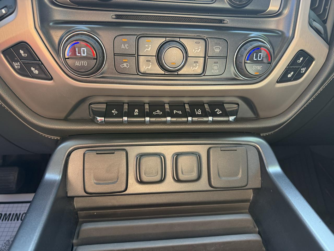 GMC Sierra 1500 4WD Crew Cab 143.5" Denali 2015