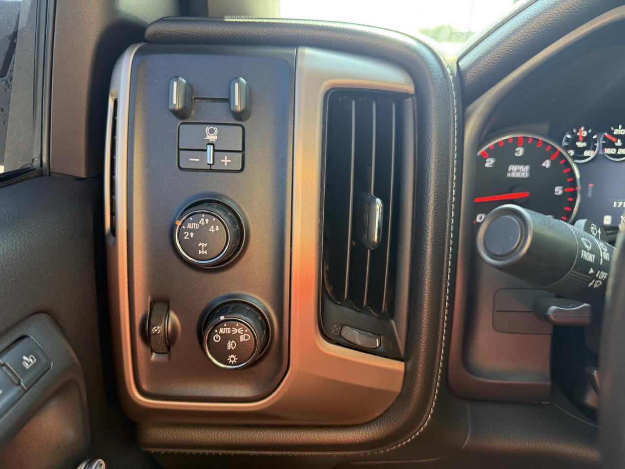 GMC Sierra 1500 4WD Crew Cab 143.5" Denali 2015