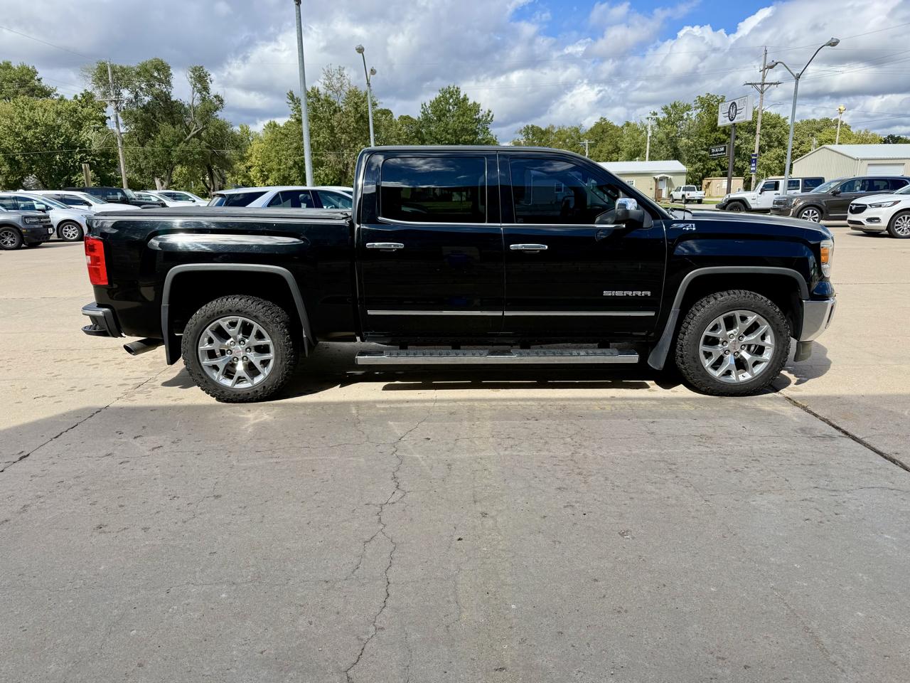 GMC Sierra 1500 4WD Crew Cab 143.5" SLT 2015