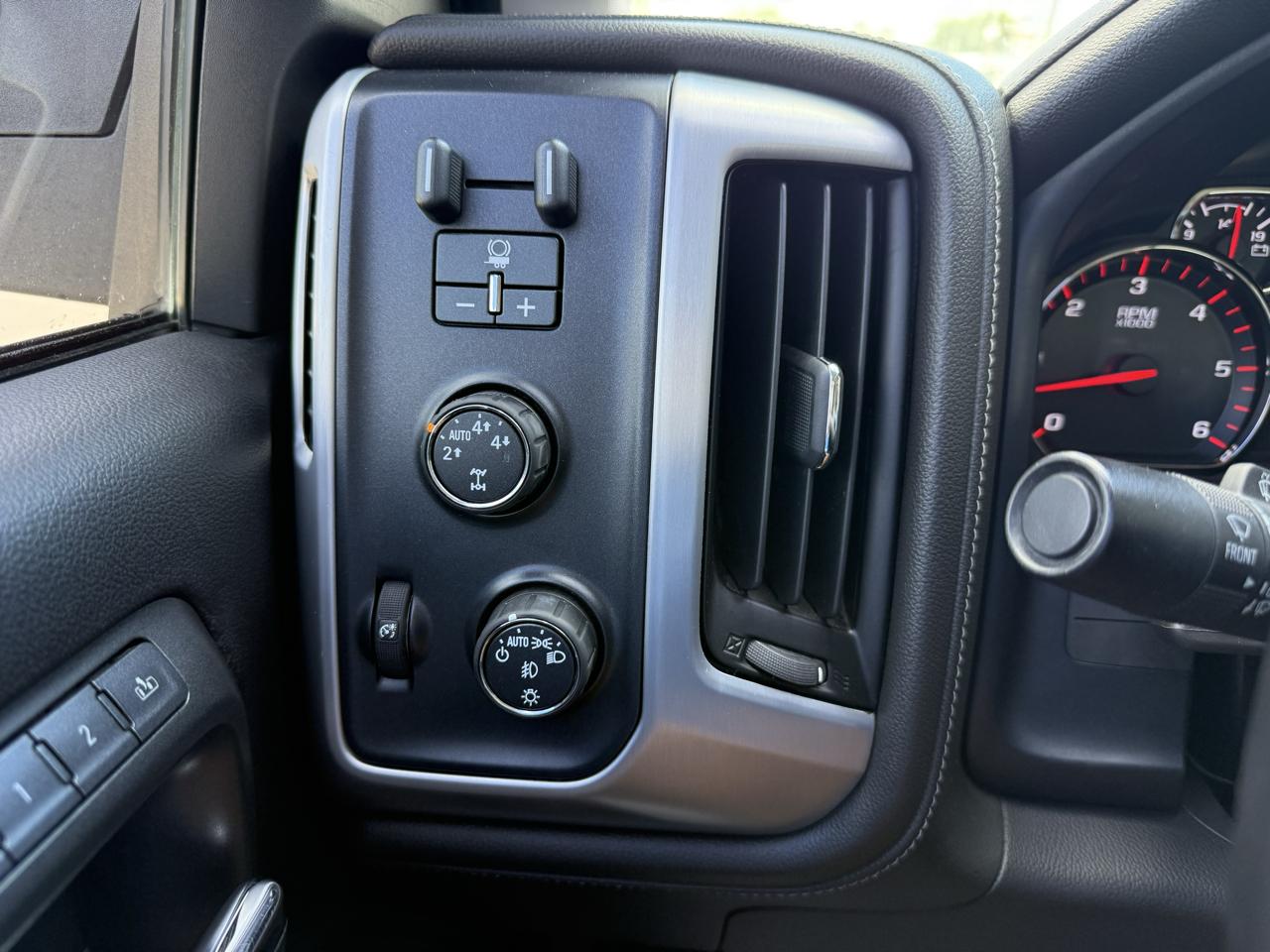 GMC Sierra 1500 4WD Crew Cab 143.5" SLT 2015