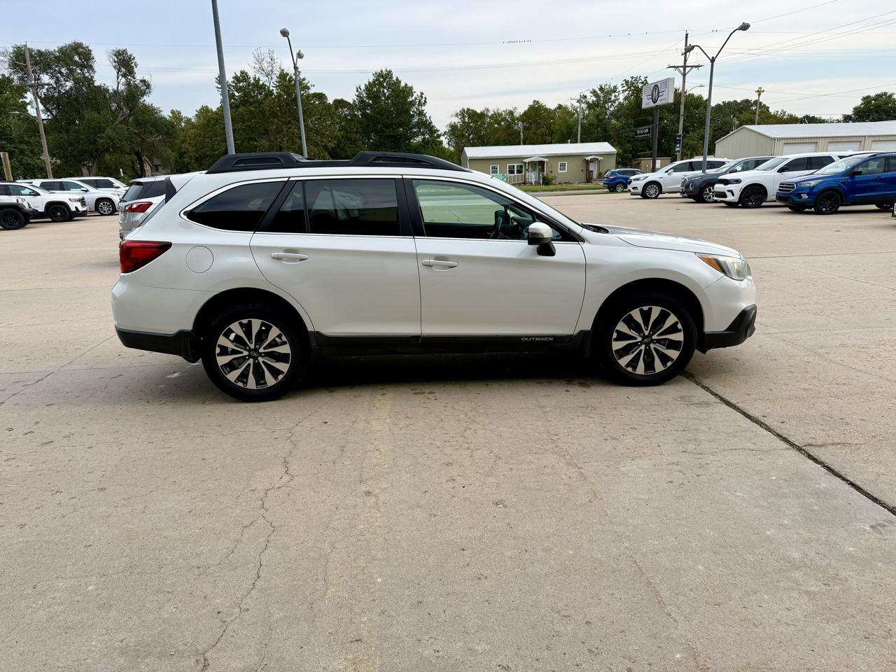 Subaru Outback 4dr Wgn 2.5i Limited 2015