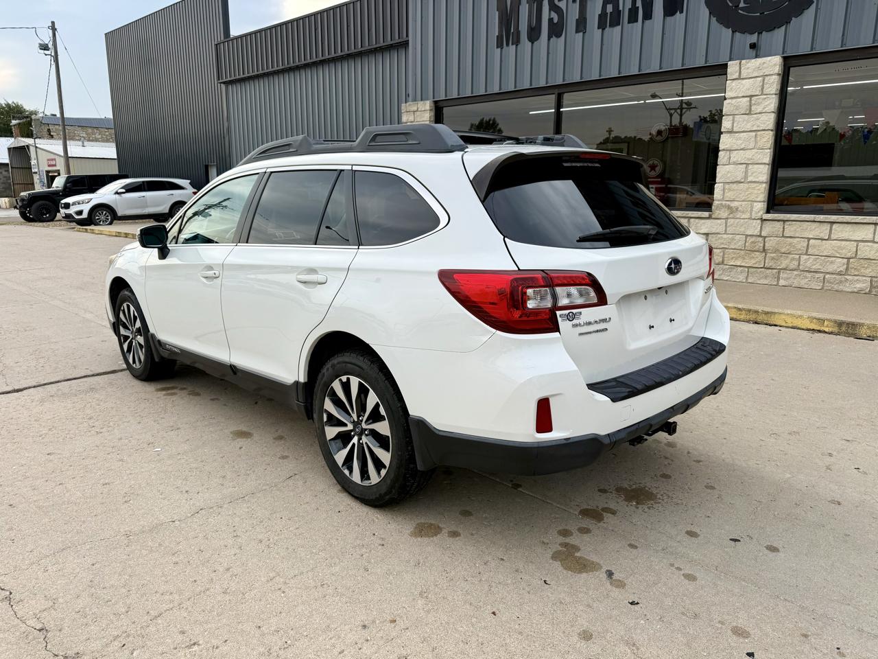 Subaru Outback 4dr Wgn 2.5i Limited 2015