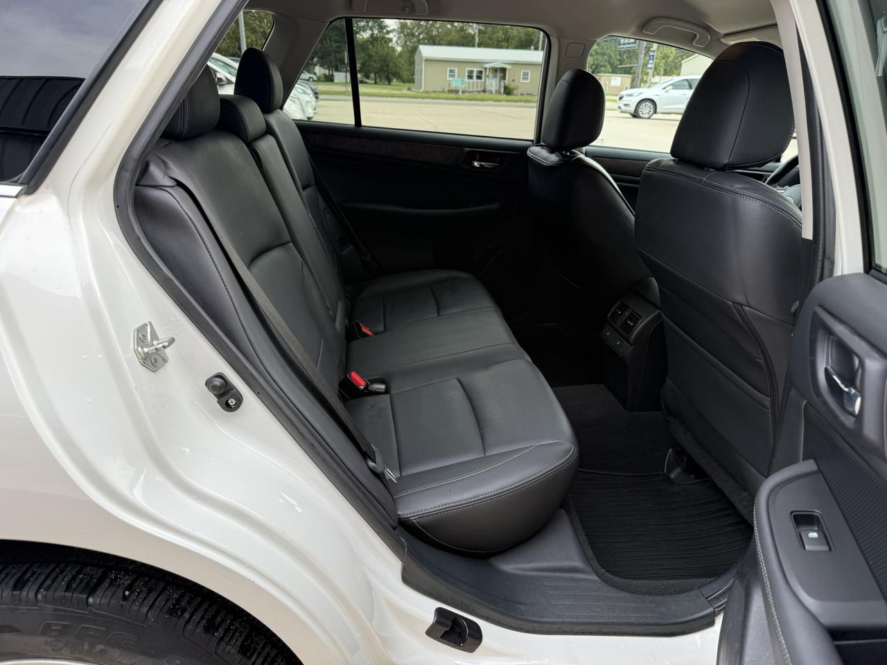 Subaru Outback 4dr Wgn 2.5i Limited 2015