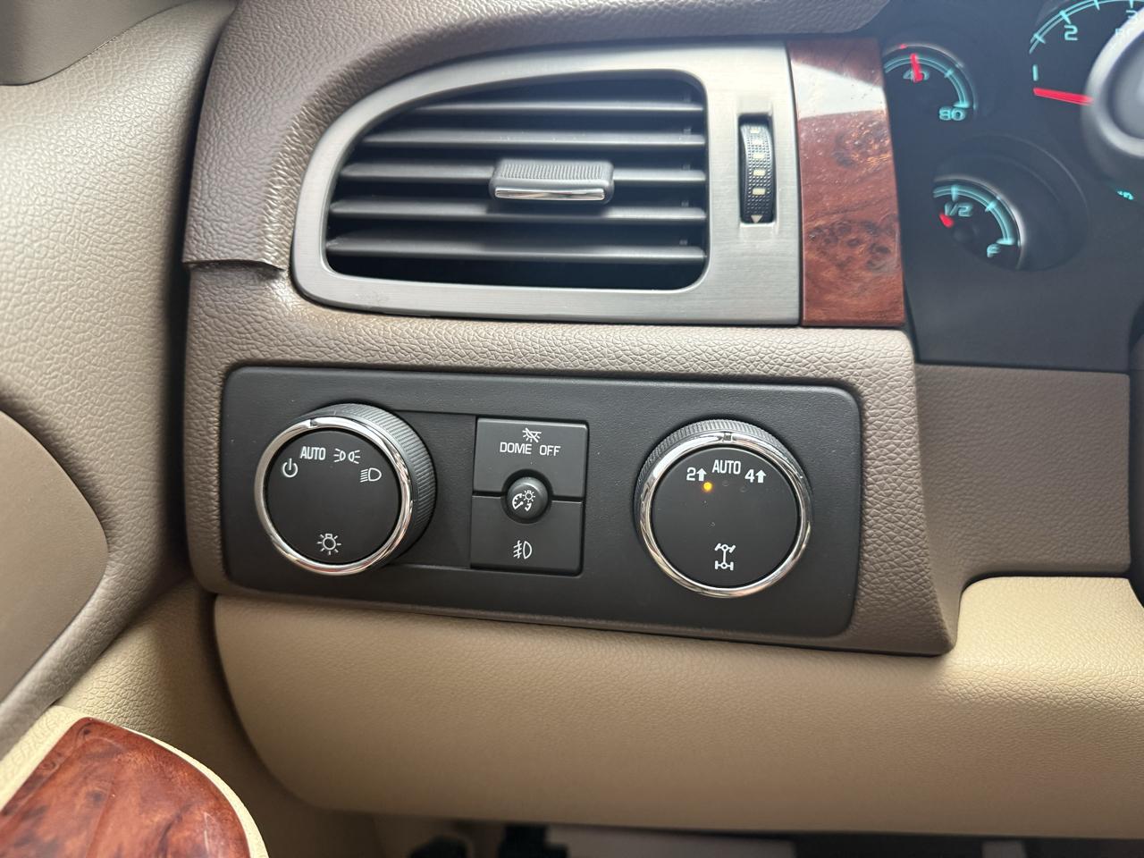 Chevrolet Tahoe 4WD 4dr 1500 LT 2010