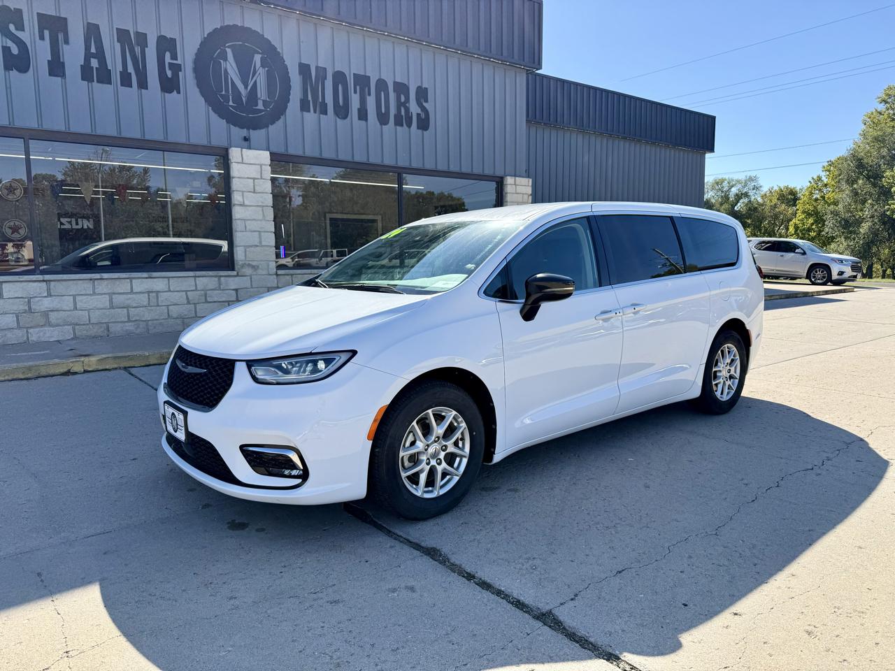 Chrysler Pacifica Touring L FWD 2024