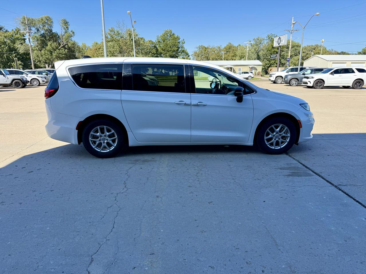 Chrysler Pacifica Touring L FWD 2024