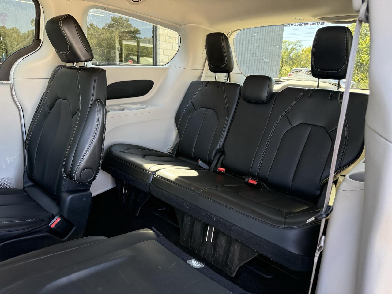 Chrysler Pacifica Touring L FWD 2024