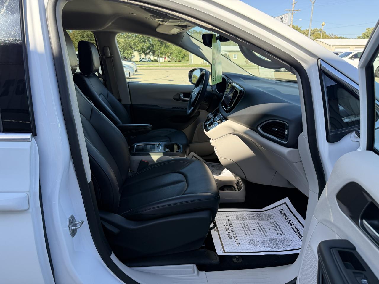 Chrysler Pacifica Touring L FWD 2024